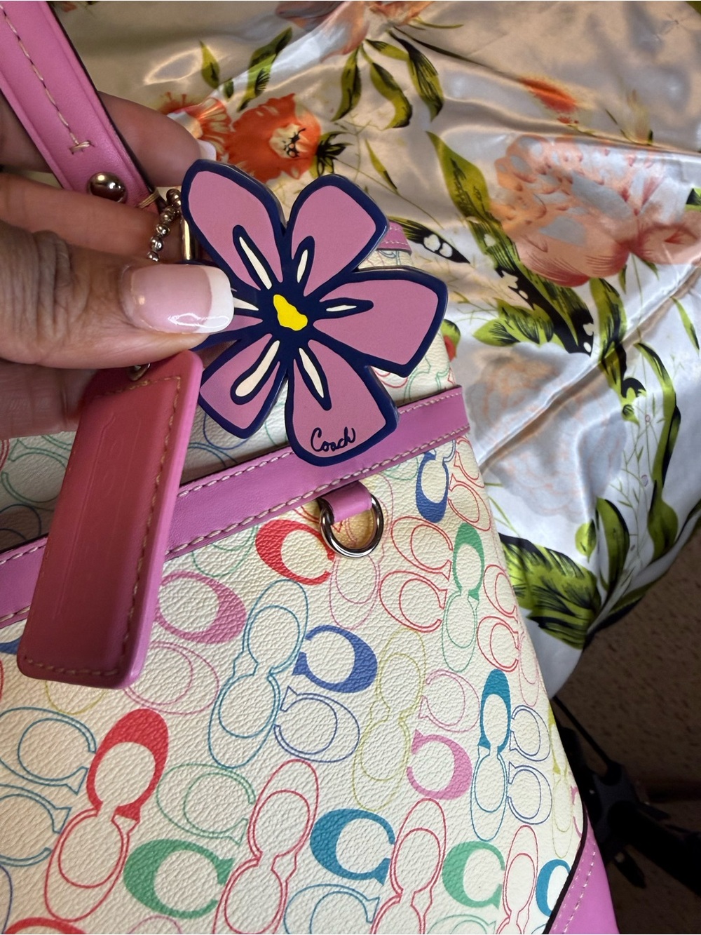 Coach Heritage Chelsea Multicolor Signature Tote Pink Trim + Flower Charm - Picture 9 of 15
